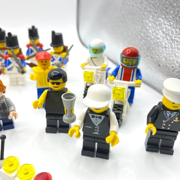 LEGOS Mini Figs Lot Late 1990s To Now Row Boats Motorcycles Horse Space Police - Picture 9 of 13